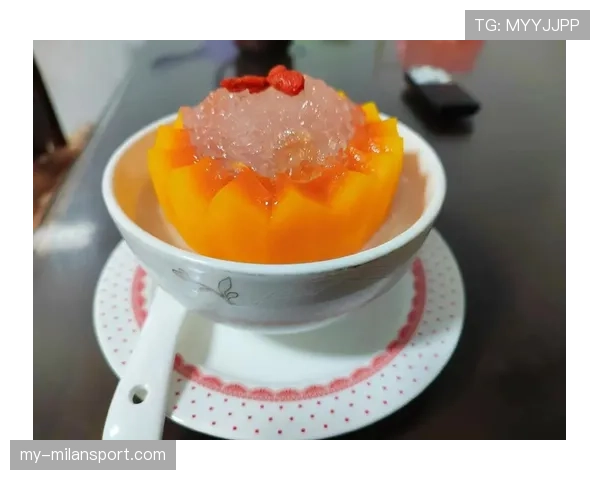 黄雅琼的日常：凌晨四点练完体能，顺手给老公煲了锅燕窝